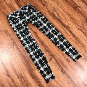 Lululemon Size 6 Plaid Full Length Wunder Unders